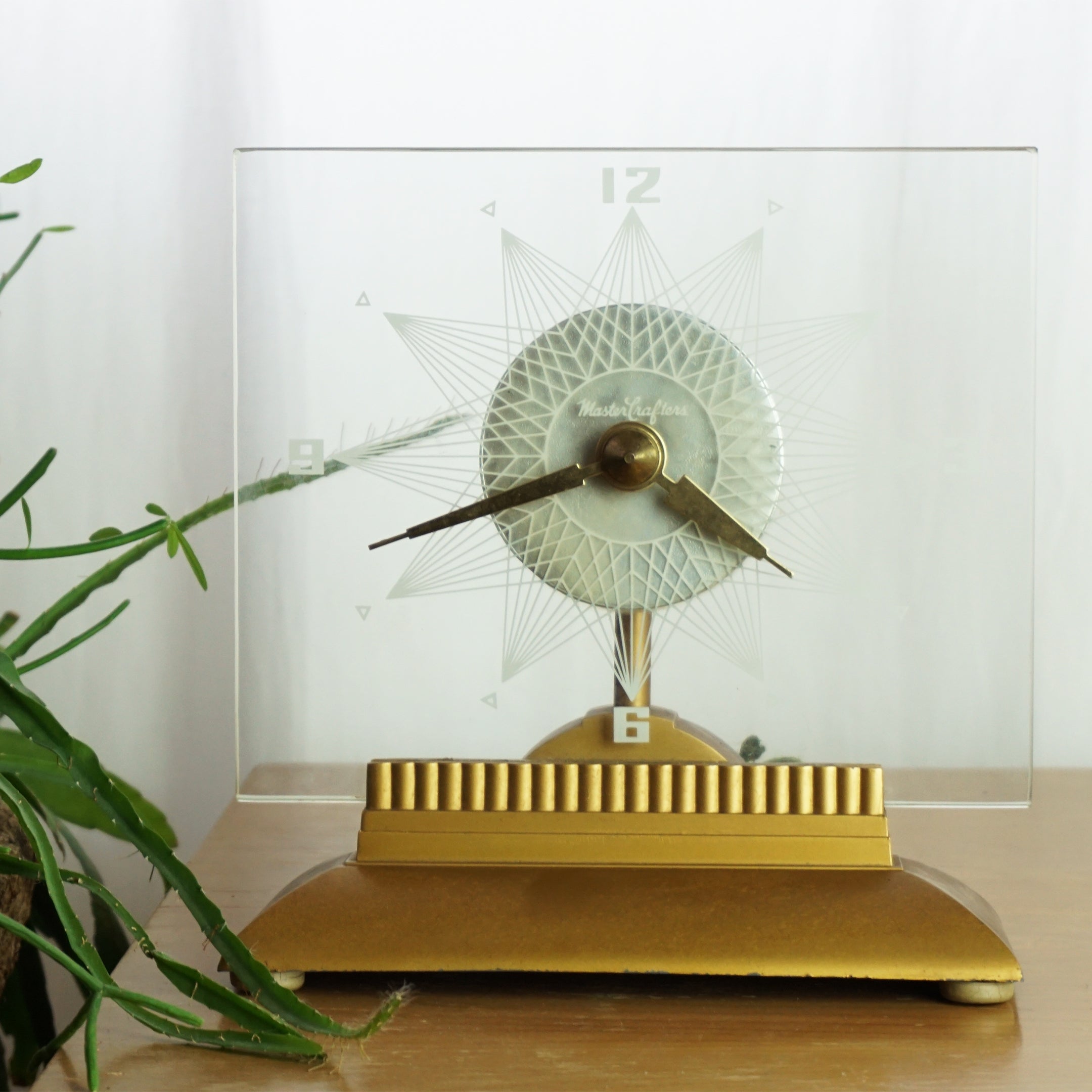 1950s MCM 9" Vintage MASTERCRAFTERS No. 146 Starlight Glass Illuminated Clock