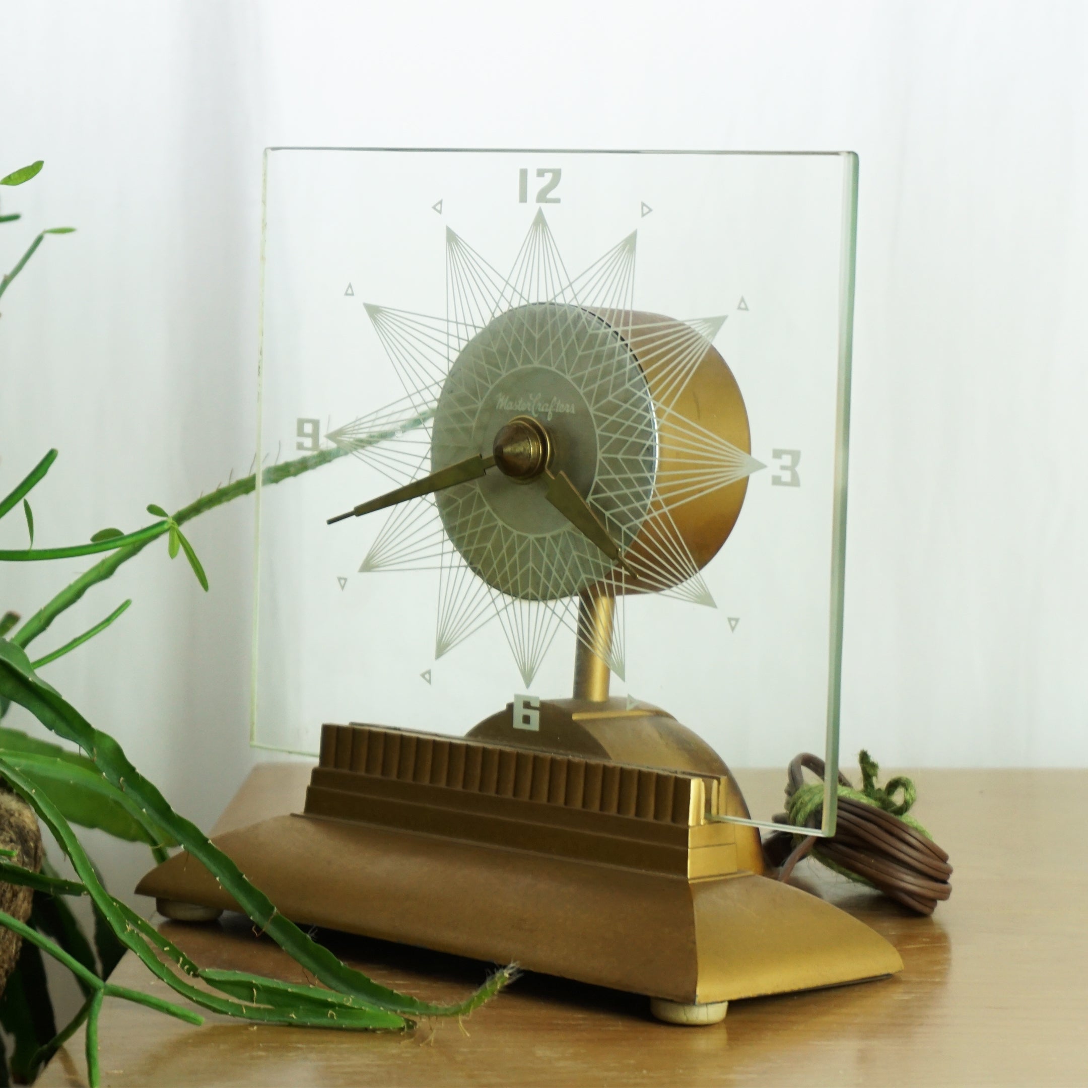 1950s MCM 9" Vintage MASTERCRAFTERS No. 146 Starlight Glass Illuminated Clock