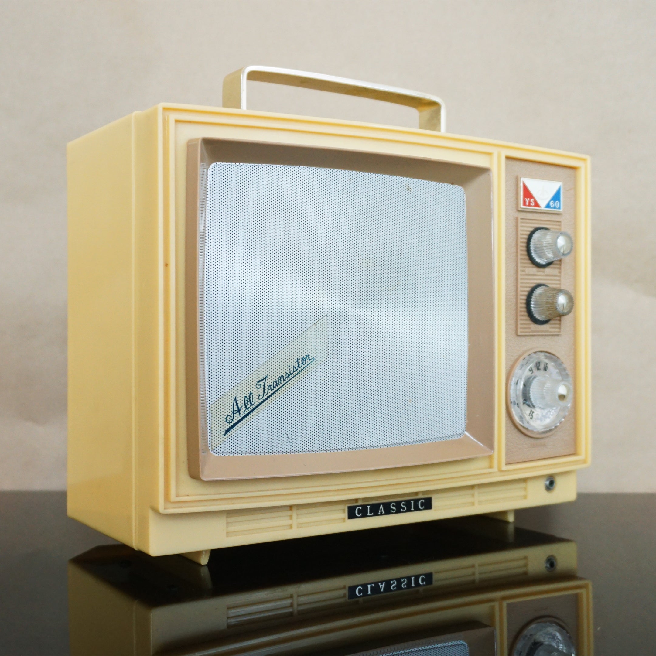 1960s Vintage Classic YS-60 TV Custom Built AM All Transistor Radio. Japan.