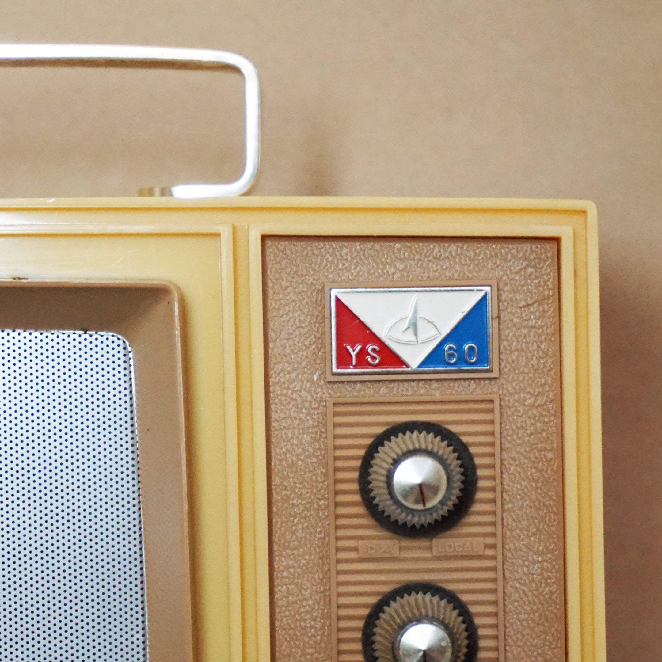 1960s Vintage Classic YS-60 TV Custom Built AM All Transistor Radio. Japan.