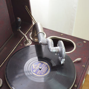 1920s Antique Carryola Master Portable Wind-Up Record Player. Made in U.S.A.