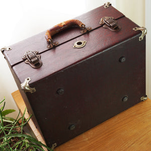 1920s Antique Carryola Master Portable Wind-Up Record Player. Made in U.S.A.