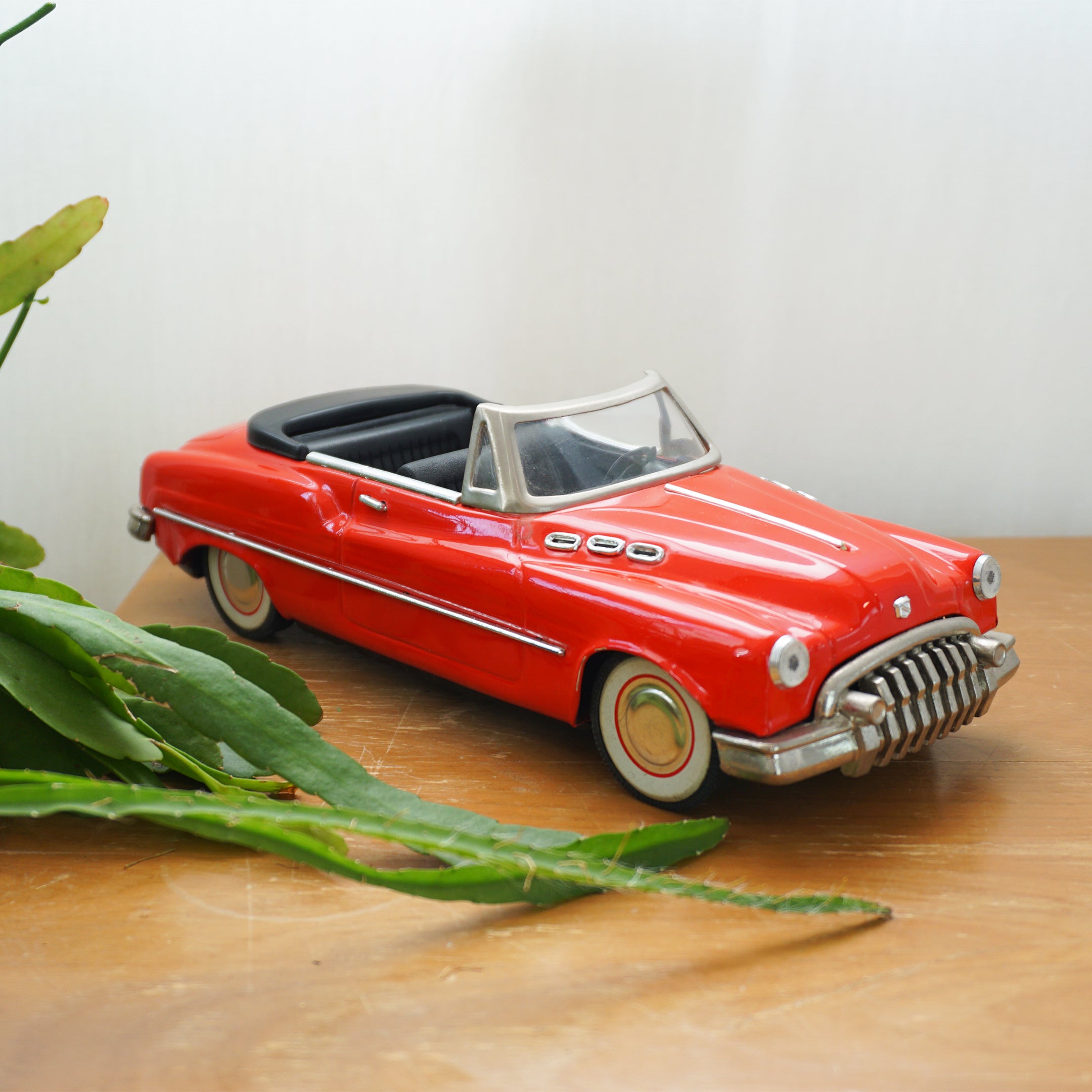 Vintage Voiture Standard Sedan BUICK Red Convertible Friction Car. Model MF321.