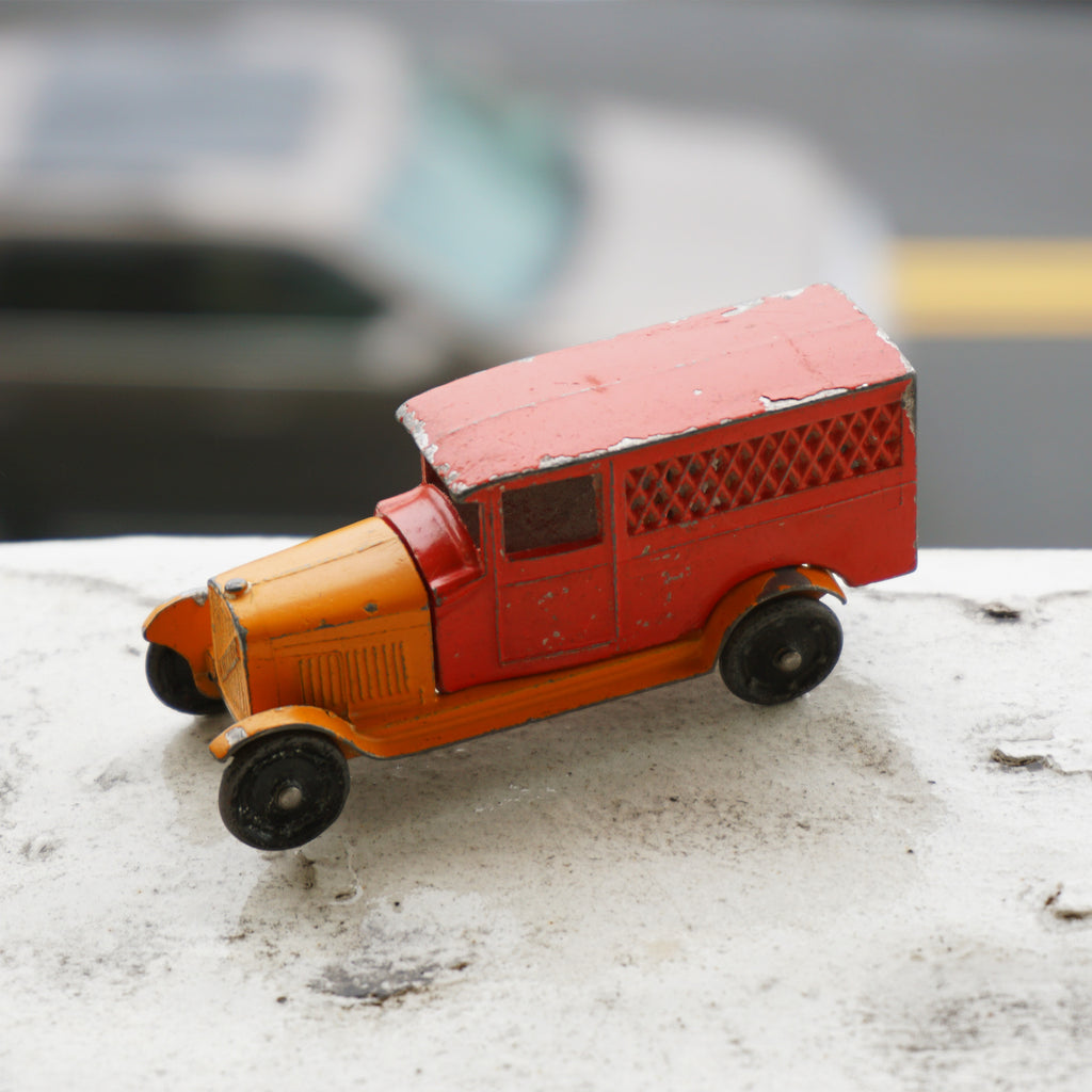 1927 Antique Diecast TOOTSIETOY Red and Orange Chevrolet Screen Side Del Truck