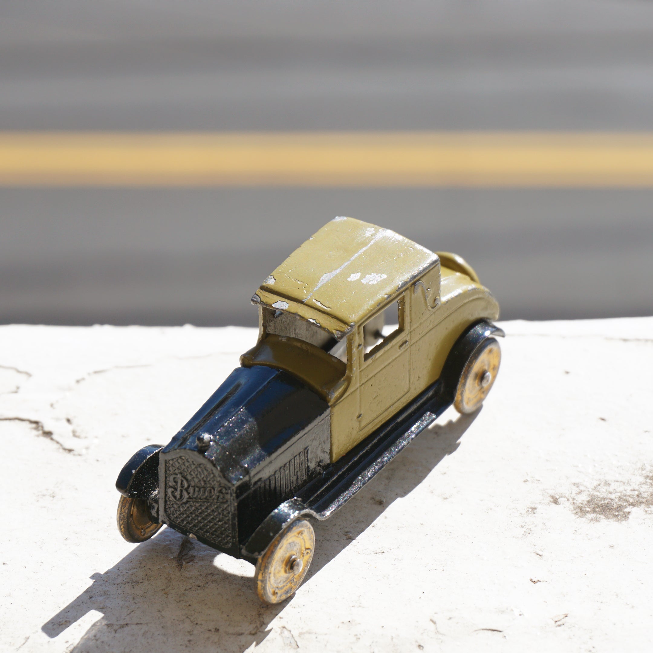 1927 Antique Diecast TOOTSIETOY GM Series Buick Coupe Toy Car. No. 6002
