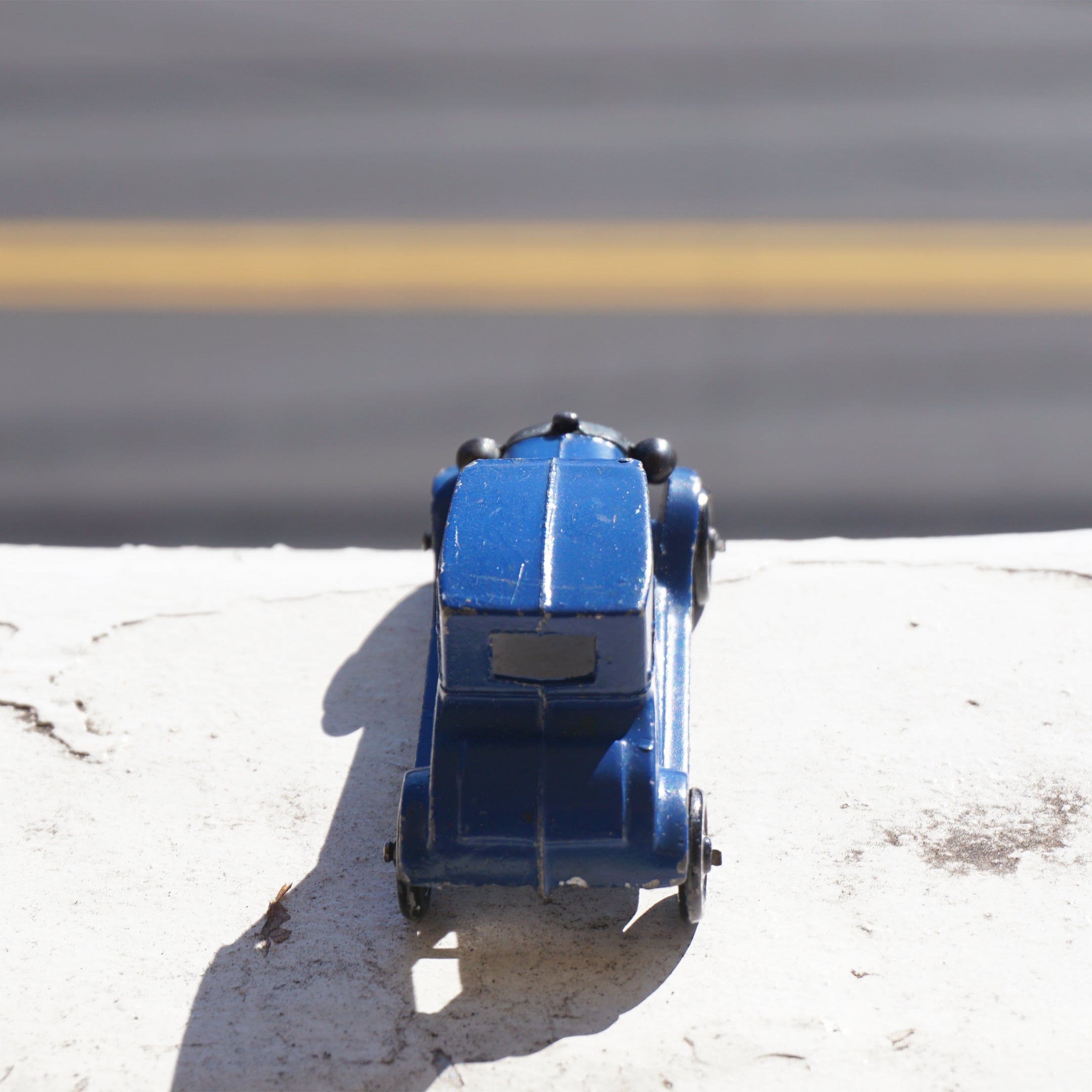 1928 Antique Diecast TOOTSIETOY Ford Model A Coupe Blue Toy Car. No. 4655