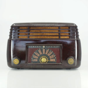 Mid-Century 1946 General Electric "Dashboard" Radio Model 100 Brown Bakelite