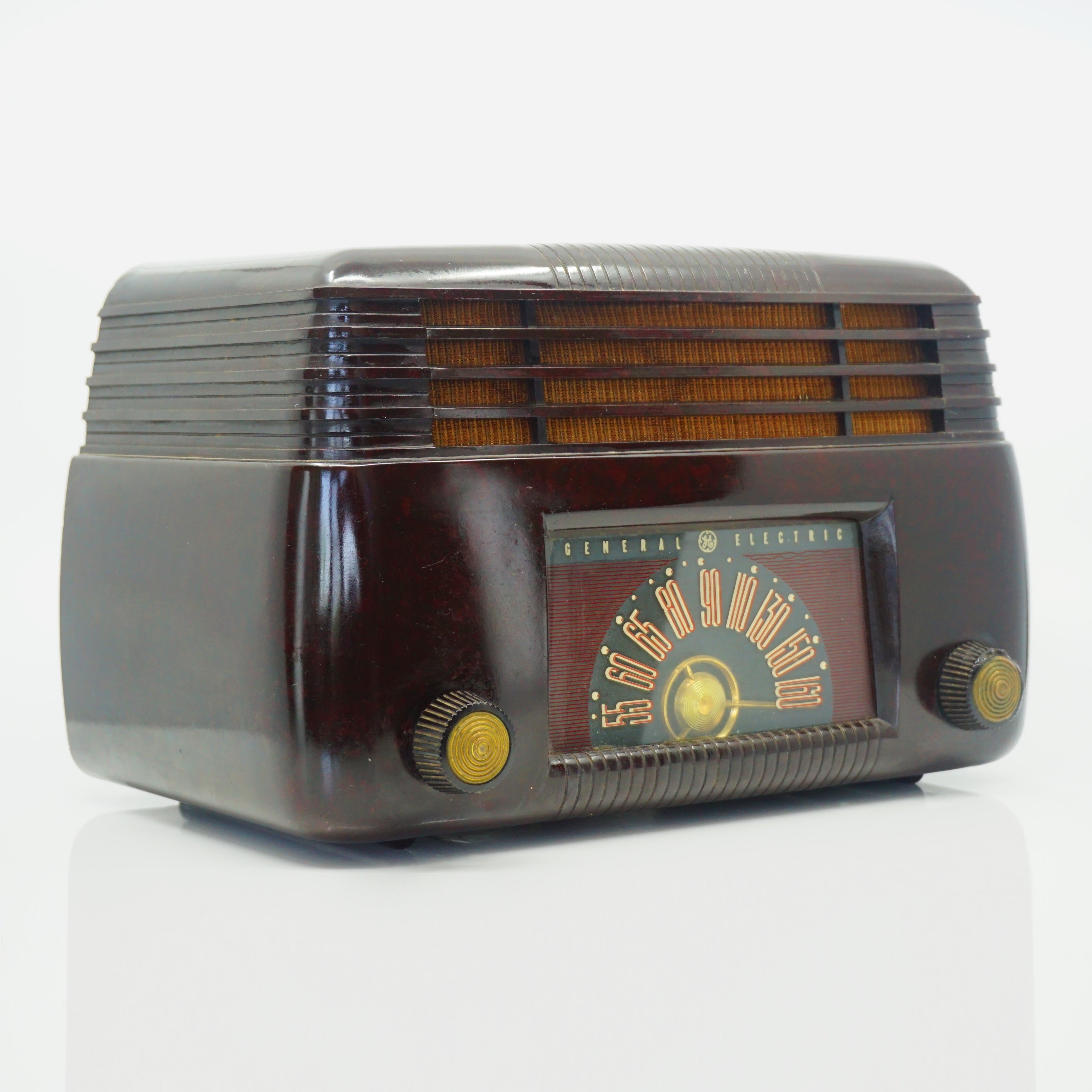 Mid-Century 1946 General Electric "Dashboard" Radio Model 100 Brown Bakelite