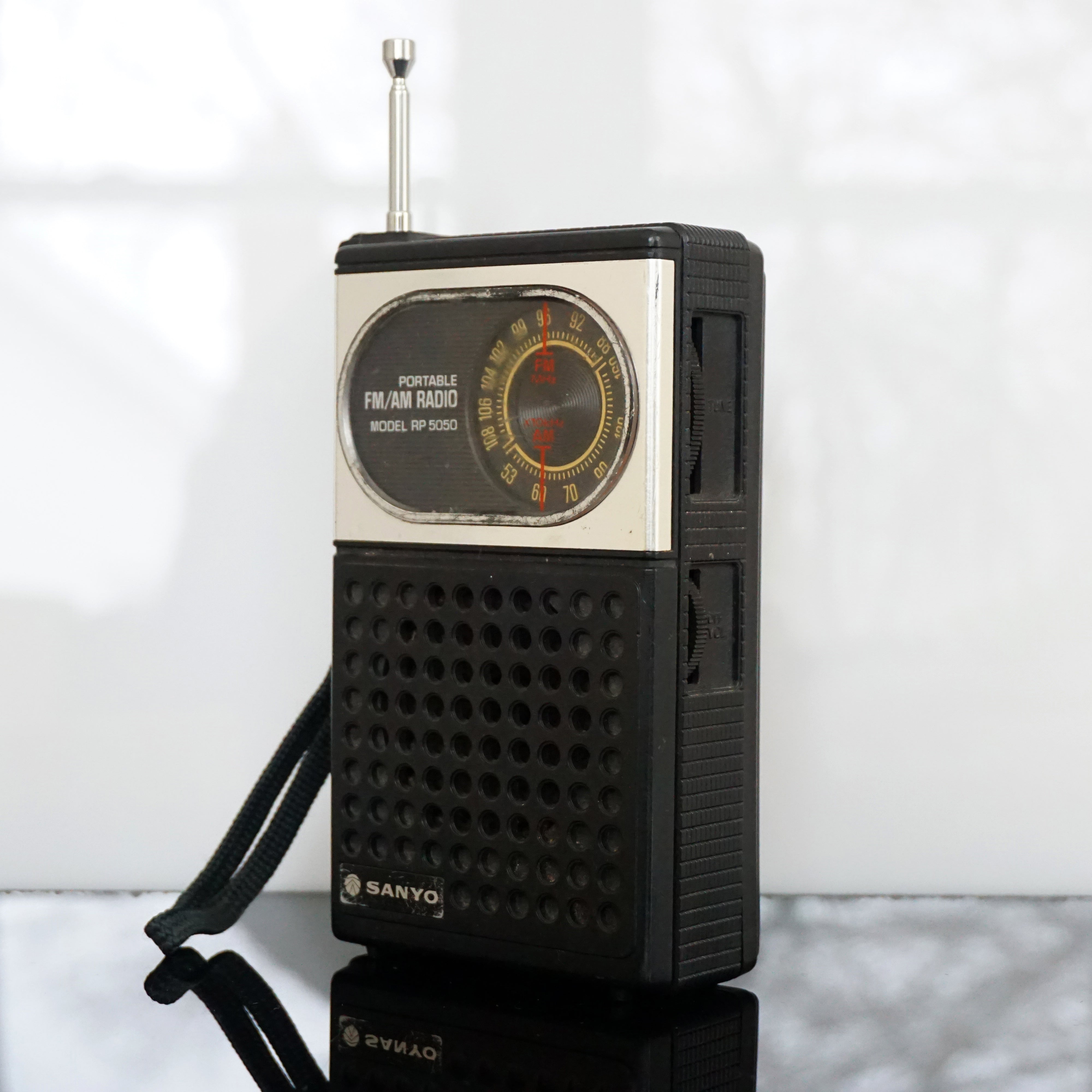 Vintage Sanyo Portable AM/FM Radio: Model RP 5050. Made in Hong Kong ...