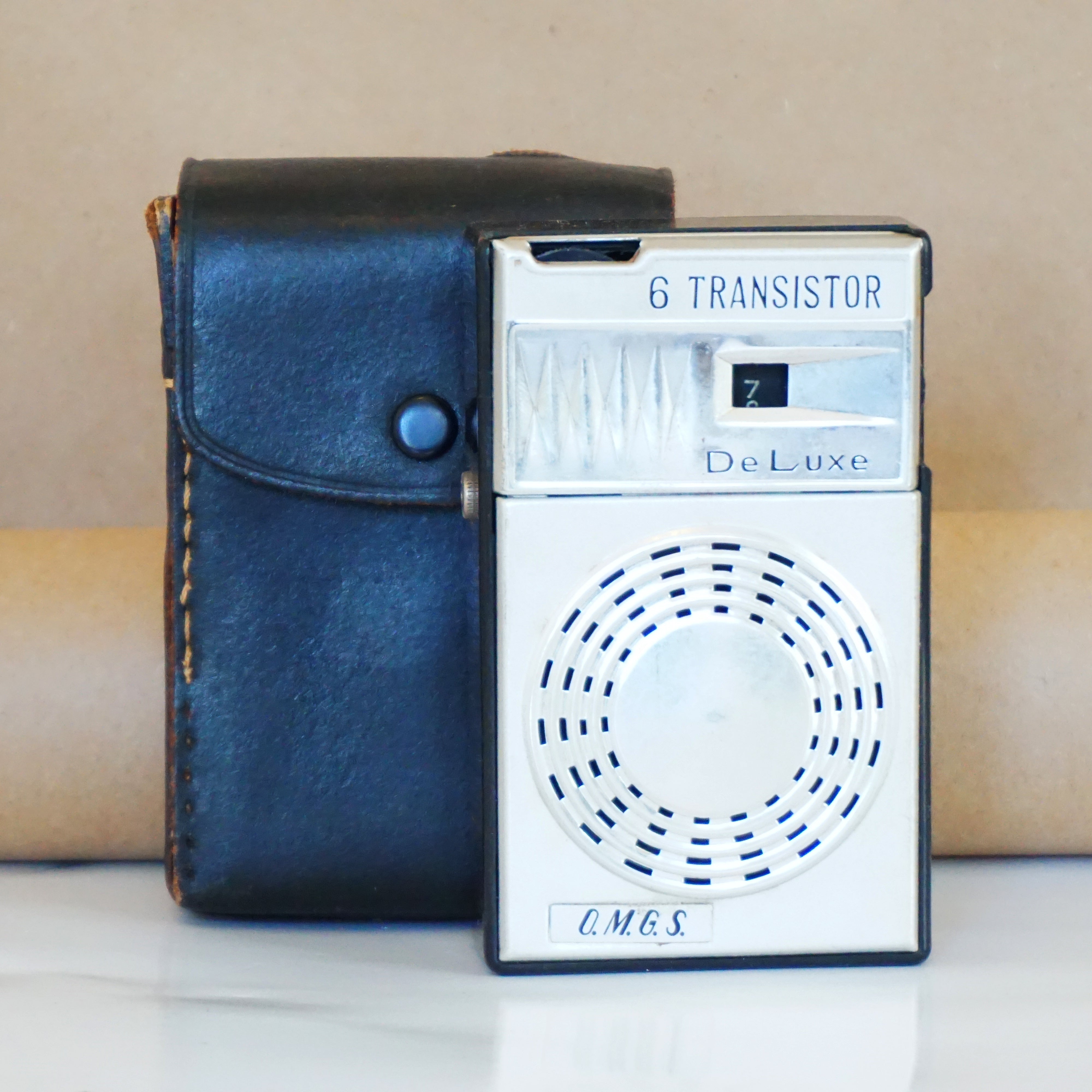Vintage DELUXE 6 Transistor O.M.G.S. Radio with Case. Made in Japan. H –  Sustainable Deco, Inc.