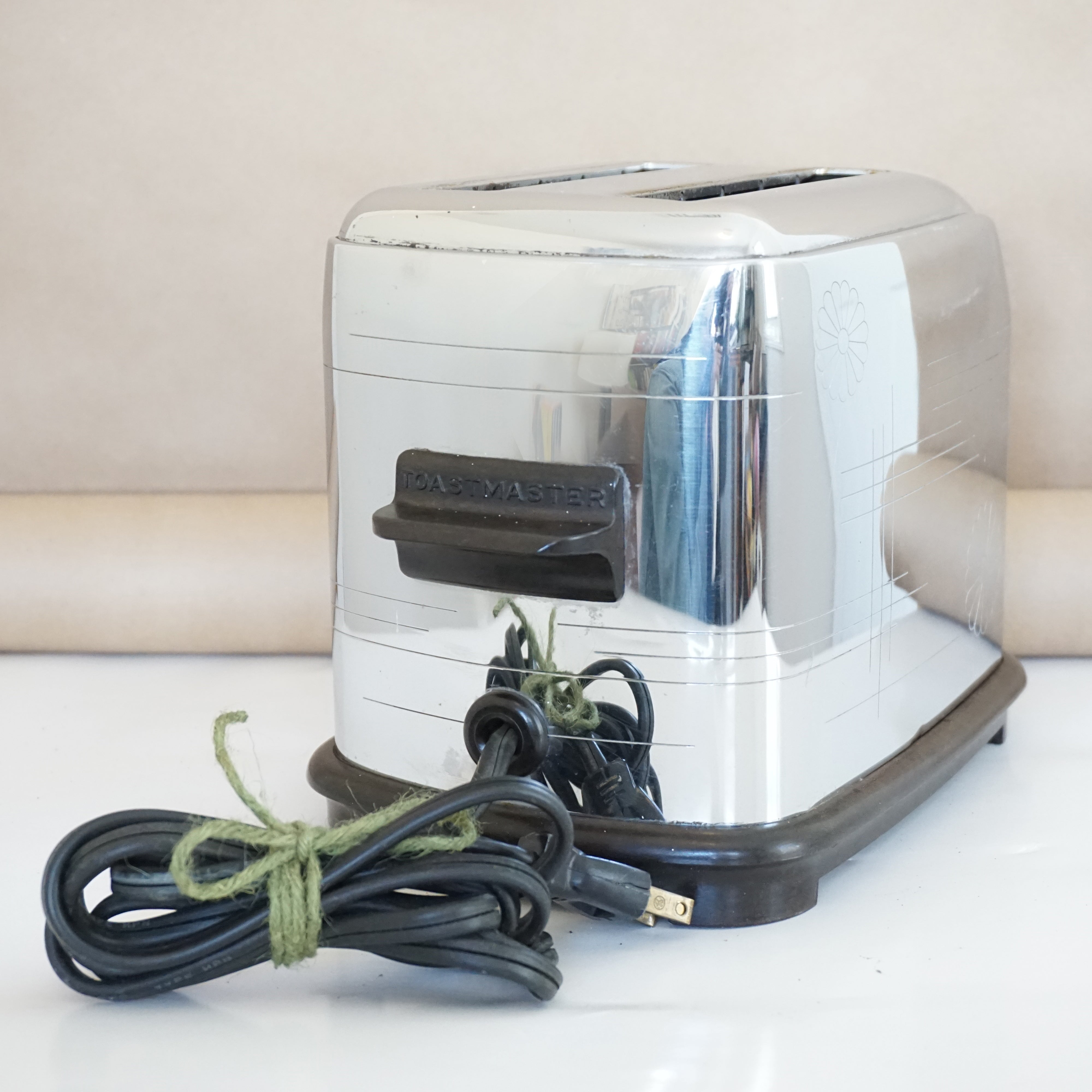 Mid Century TOASTMASTER 2-Slice Toaster Model 1B6. Made in USA. MINT.