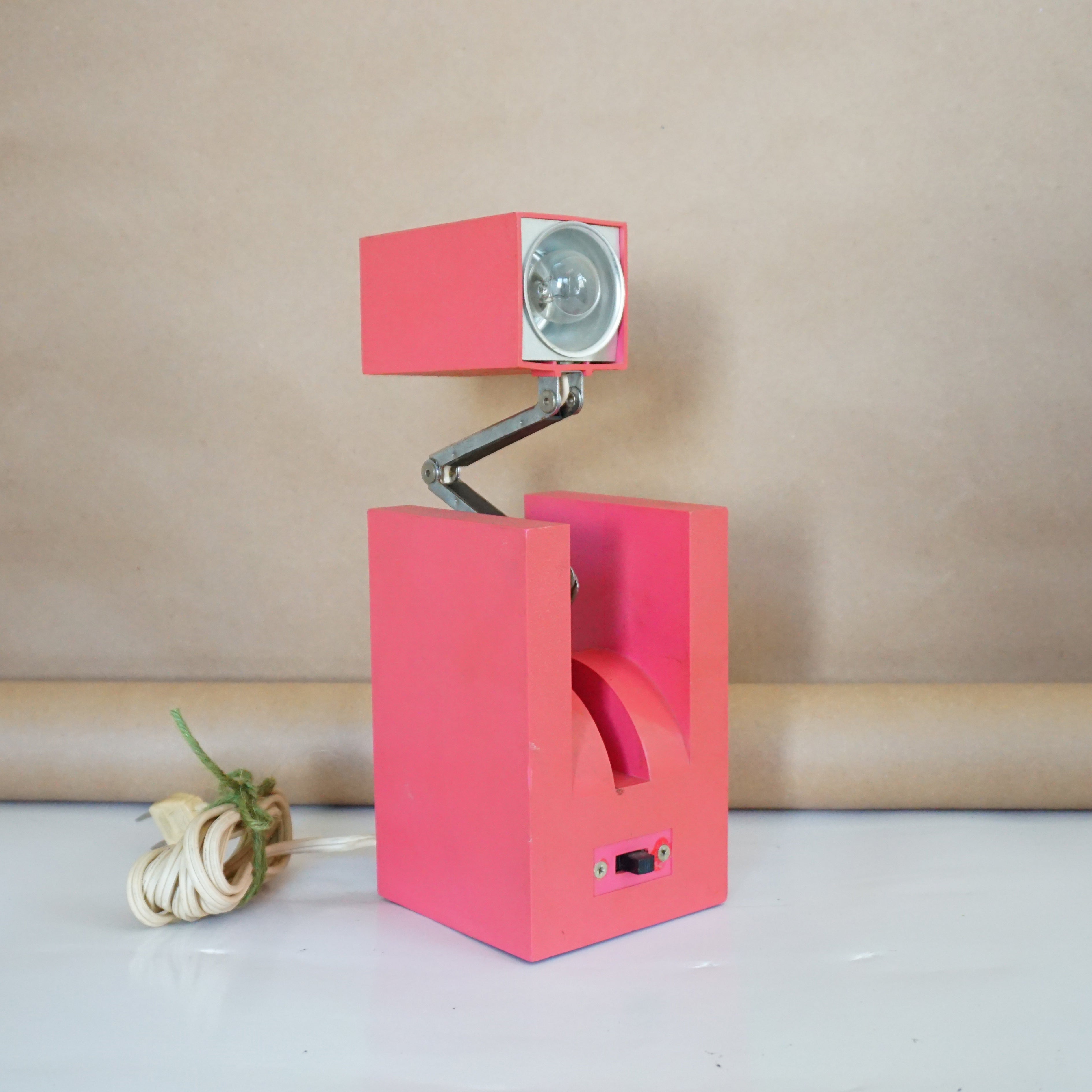 Vintage UNDERWRITERS LABORATORY Transportable Pink Desk Lamp. Listed Issue No. C-7257.