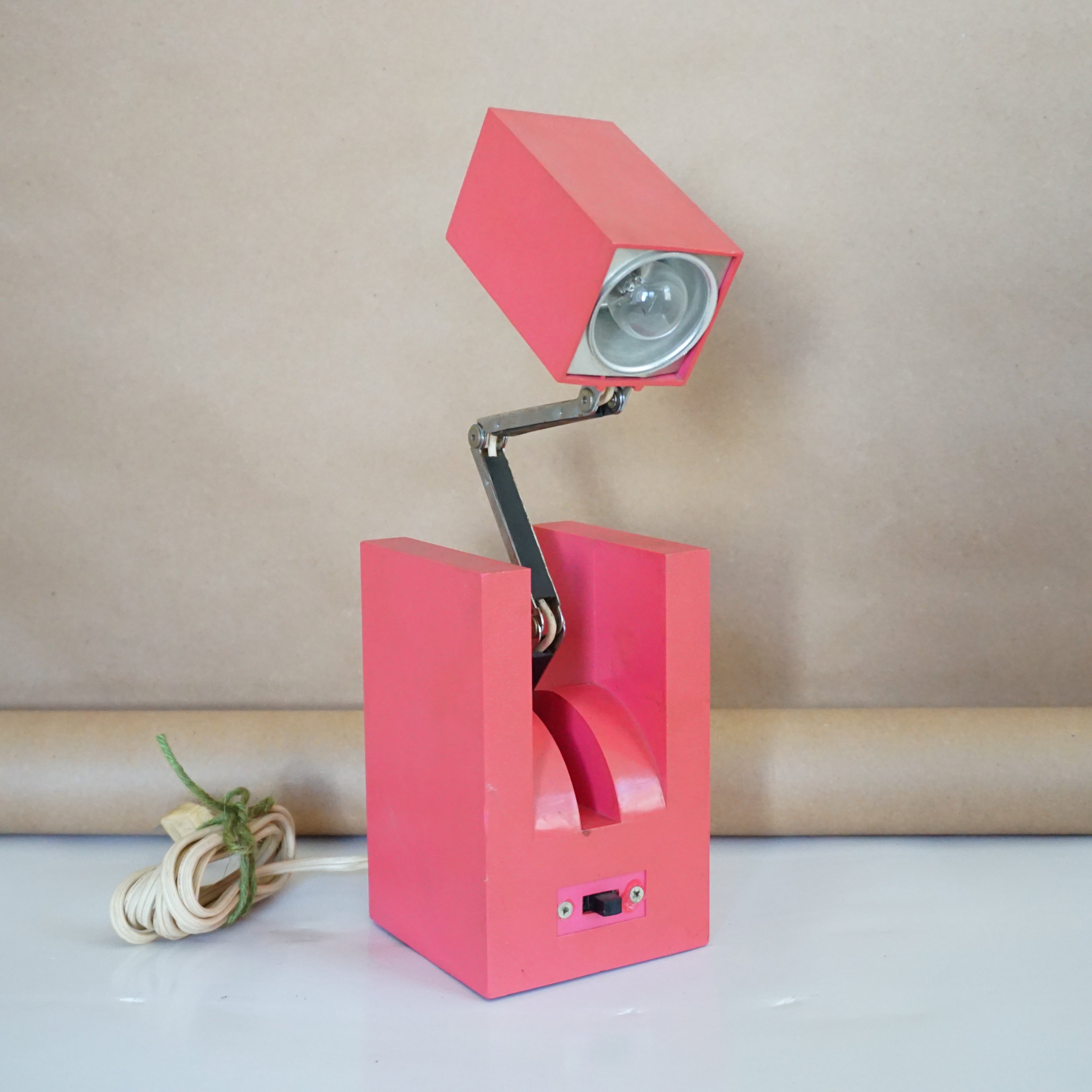 Vintage UNDERWRITERS LABORATORY Transportable Pink Desk Lamp. Listed Issue No. C-7257.