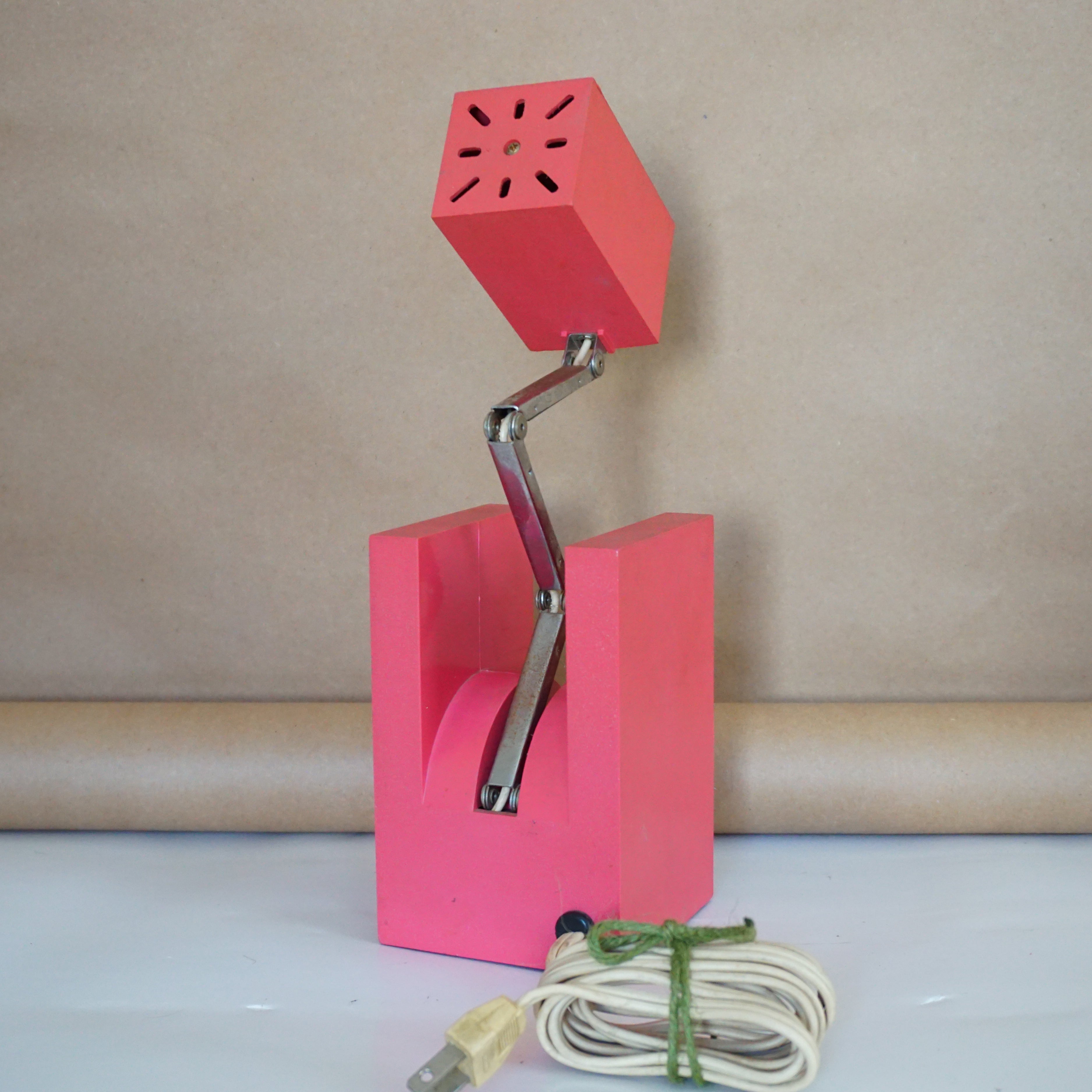 Vintage UNDERWRITERS LABORATORY Transportable Pink Desk Lamp. Listed Issue No. C-7257.