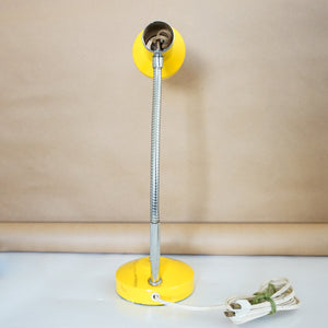 Vintage UNDERWRITERS LABORATORY Portable Yellow Desk Lamp. Listed Issue No. 8-3904.
