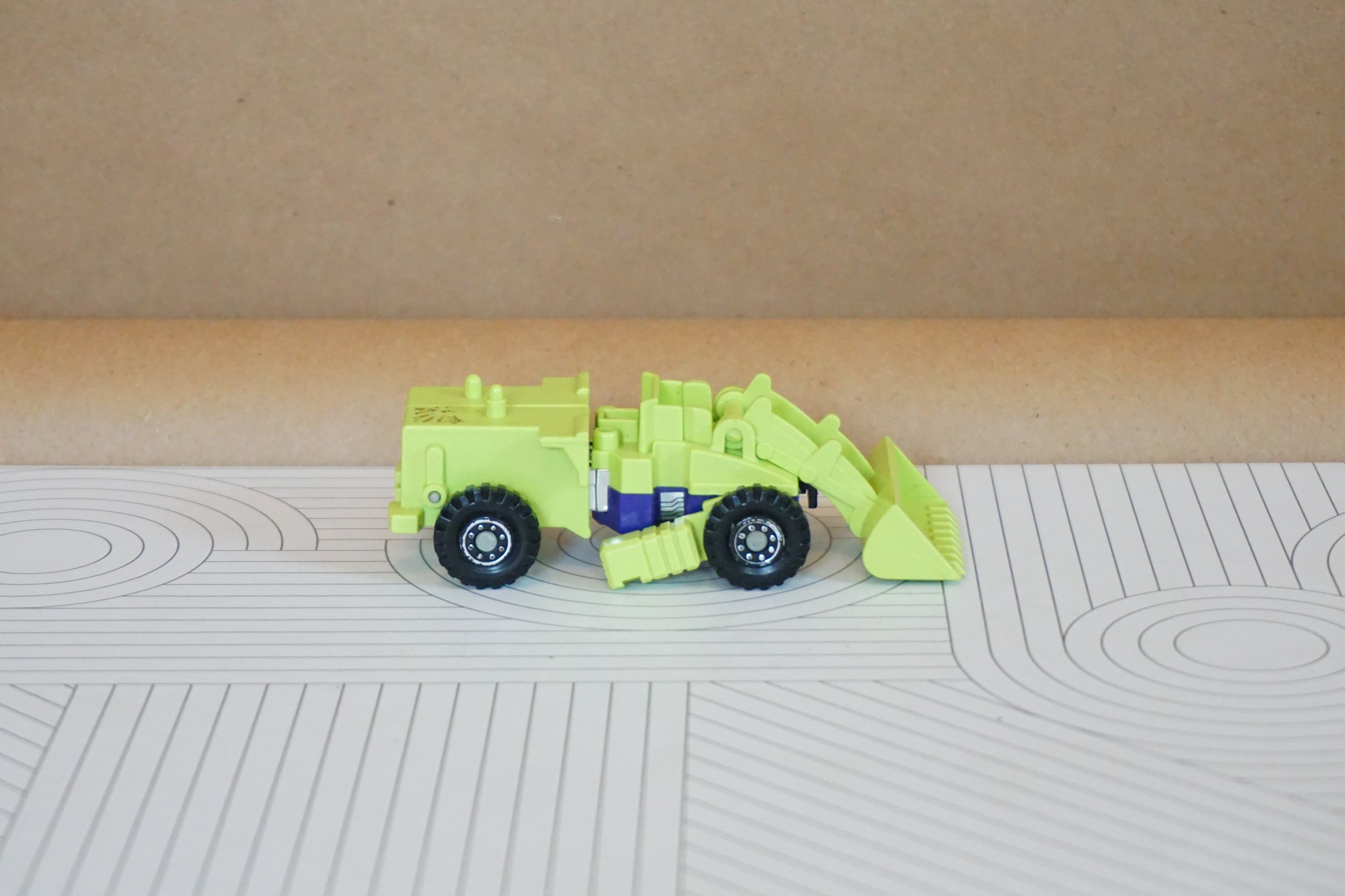 1985 Vintage Takara Transformer G1 Constructicon (Devastator) Scrapper Figure. Made in Japan.