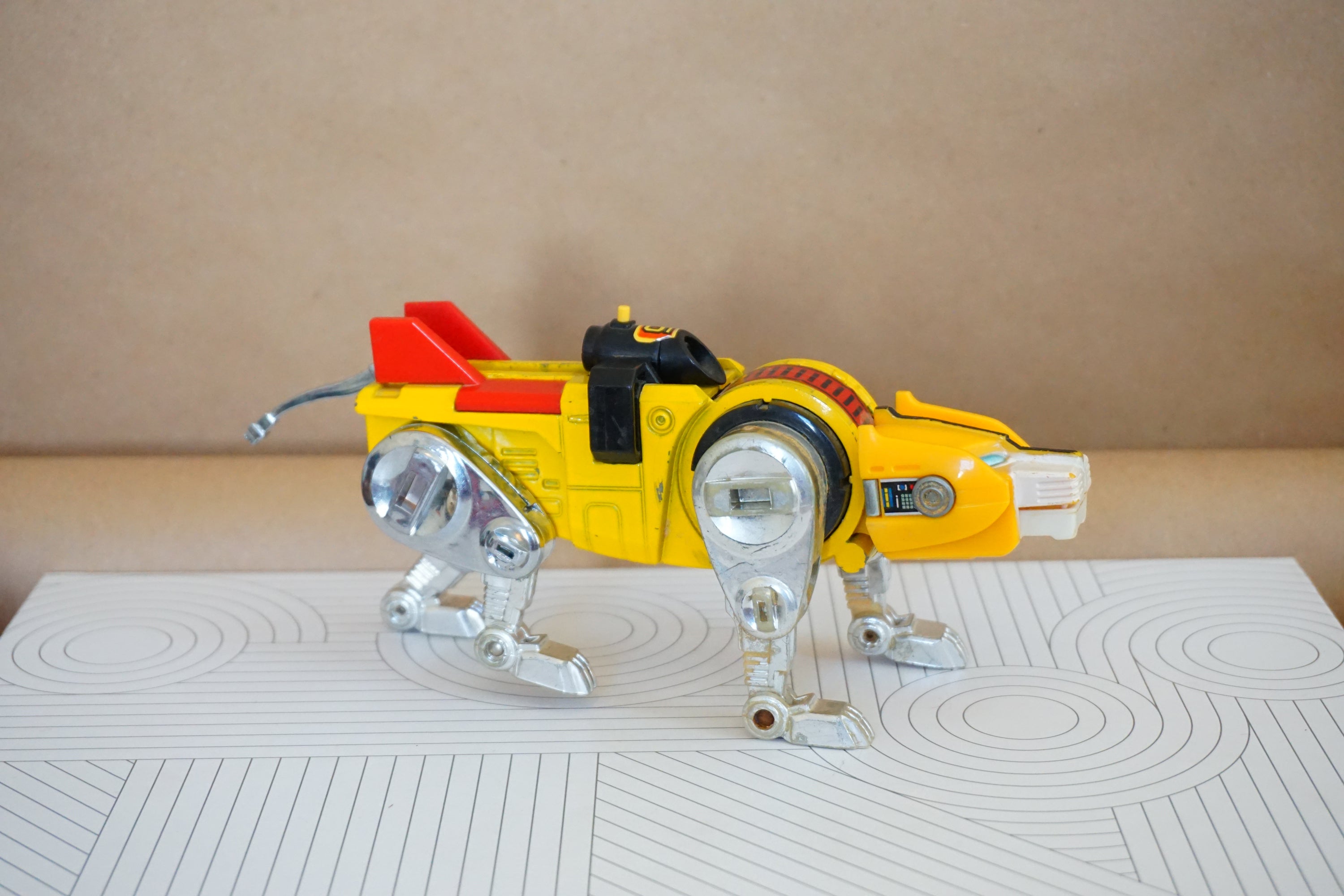 1981 Original "Voltron Lions Panosh Place" Yellow Lion Transformer Leg, Vintage