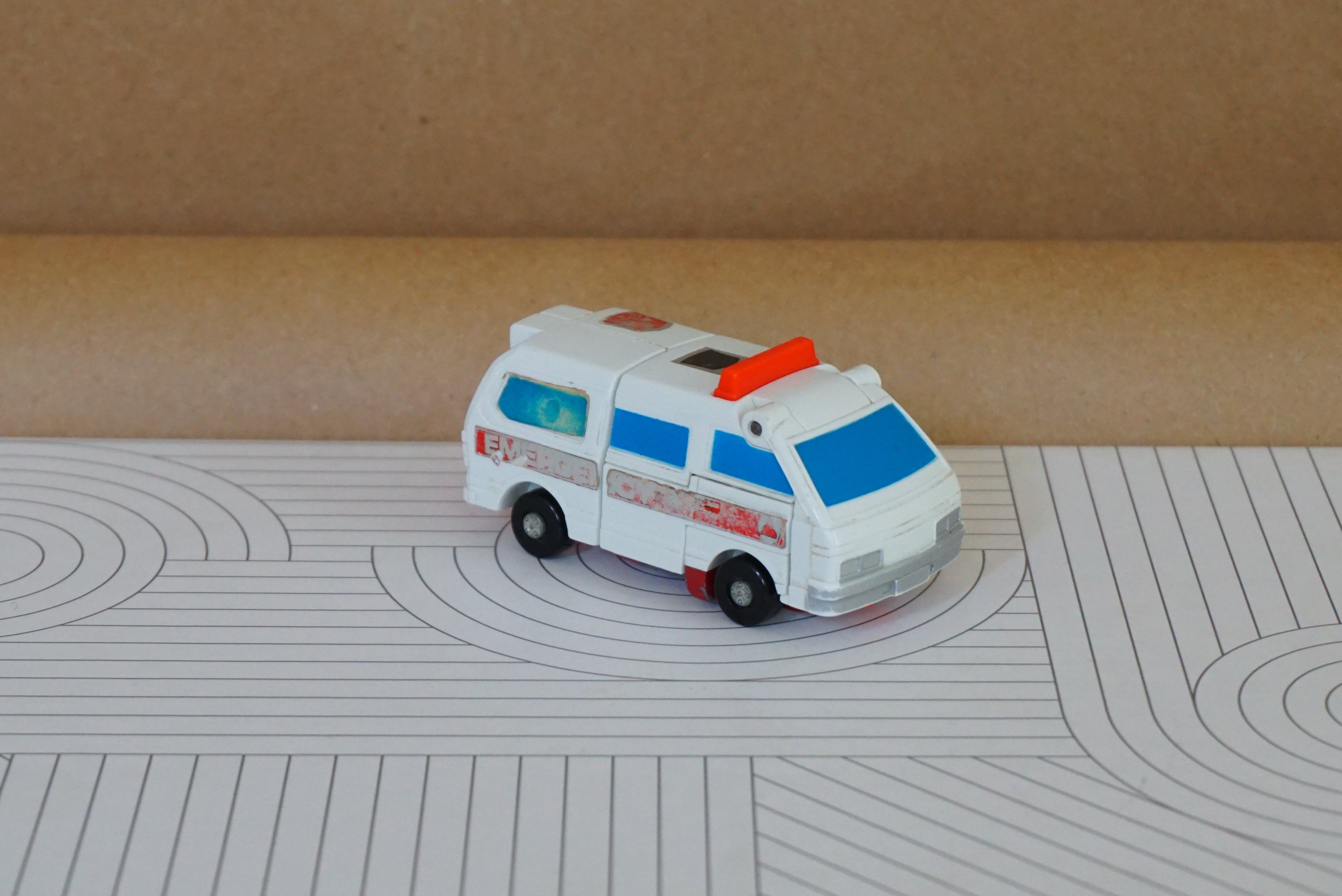 1986 Vintage HASBRO TAKARA Transformer G1 Protectobot (Defensor): First Aid (P4) Toyota MasterAce Surf Ambulance. Made in Japan.