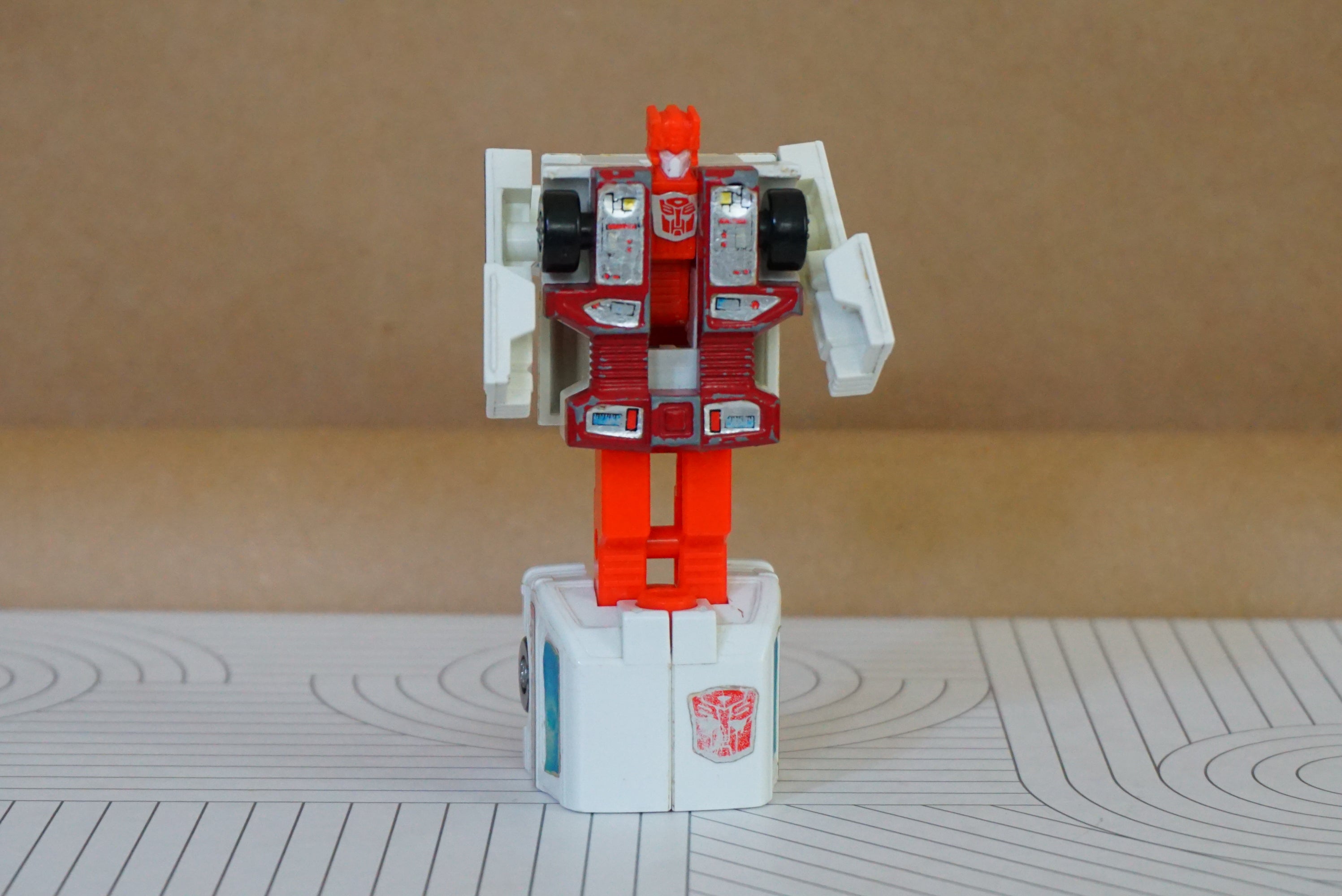 1986 Vintage HASBRO TAKARA Transformer G1 Protectobot (Defensor): First Aid (P4) Toyota MasterAce Surf Ambulance. Made in Japan.