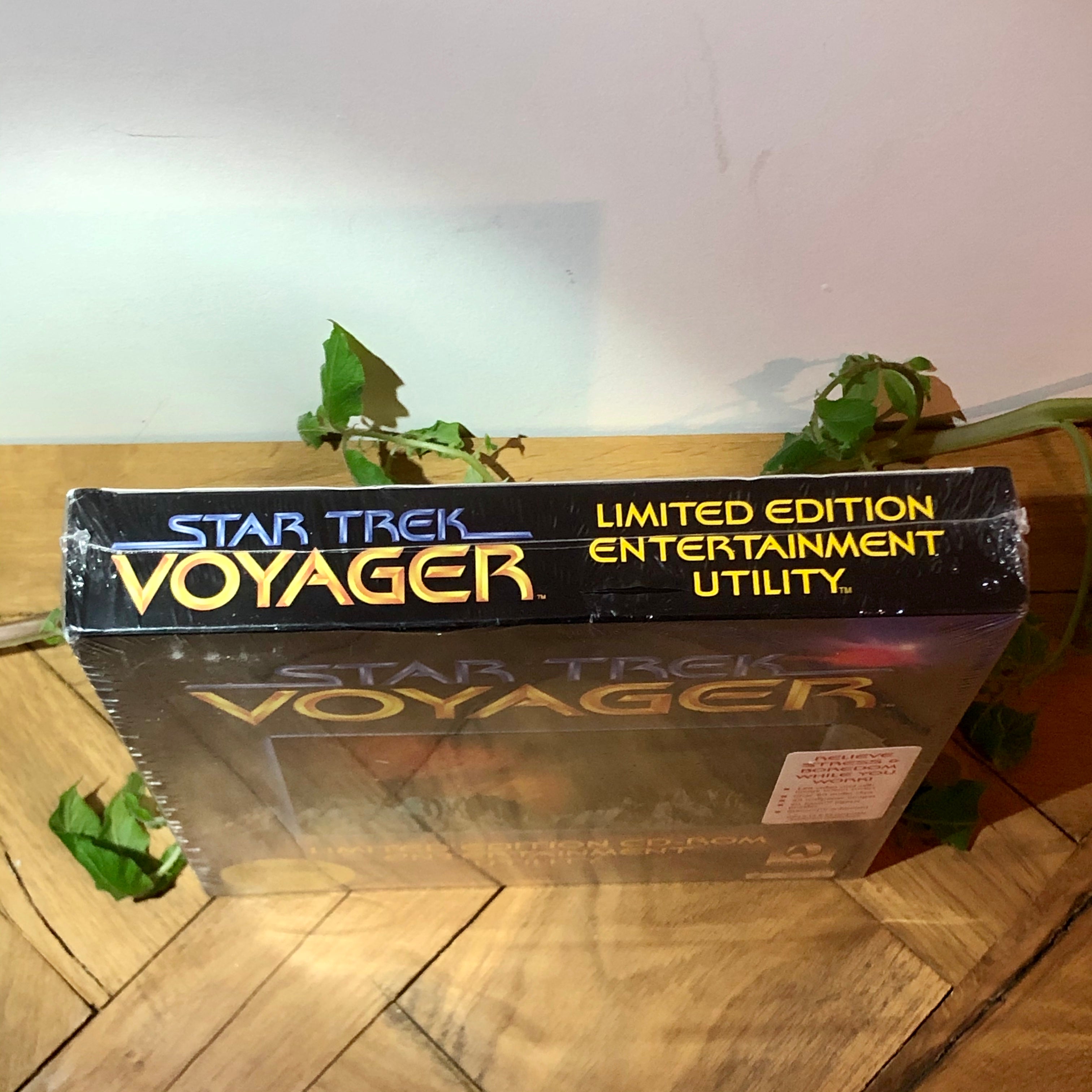 1996 STAR TREK Voyager. CD Limited Edition, Entertainment Utility.