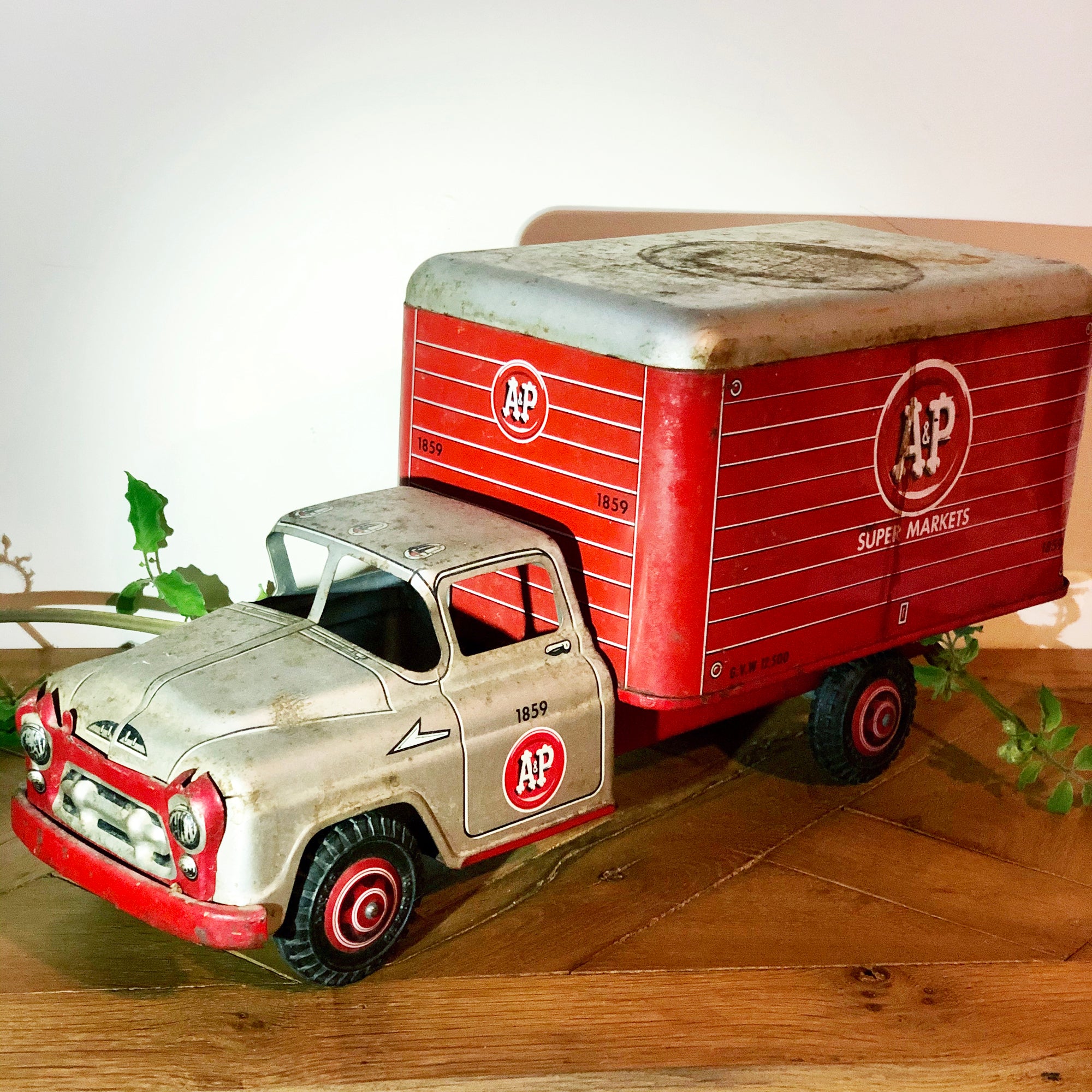 Mid-Century Vintage Tin LItho MARX/LUMAR A&P Supermarket Advertising Toy Truck #1859