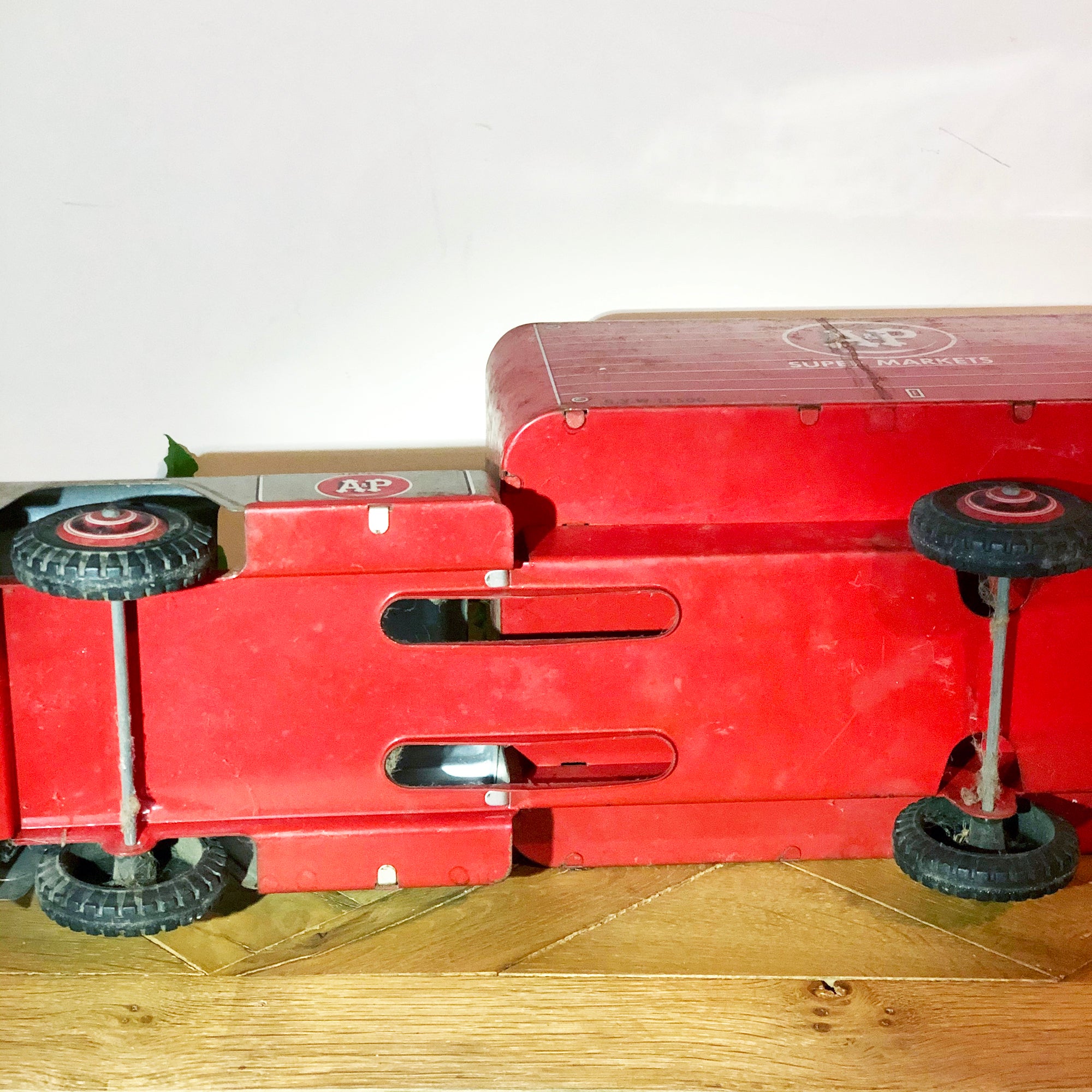 Mid-Century Vintage Tin LItho MARX/LUMAR A&P Supermarket Advertising Toy Truck #1859