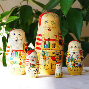 Matryoshka "Матрёшка" Holiday Time Gift Making Santa Nesting Dolls. Set of 5 Christmas Wooden Figures.
