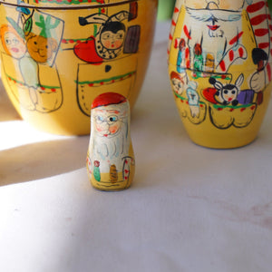 Matryoshka "Матрёшка" Holiday Time Gift Making Santa Nesting Dolls. Set of 5 Christmas Wooden Figures.